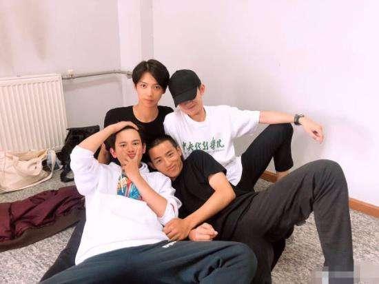 胡先煦宿舍爆料视频,爆料视频曝光明星宿舍生活细节 第2张 胡先煦宿舍爆料视频,爆料视频曝光明星宿舍生活细节 第2张